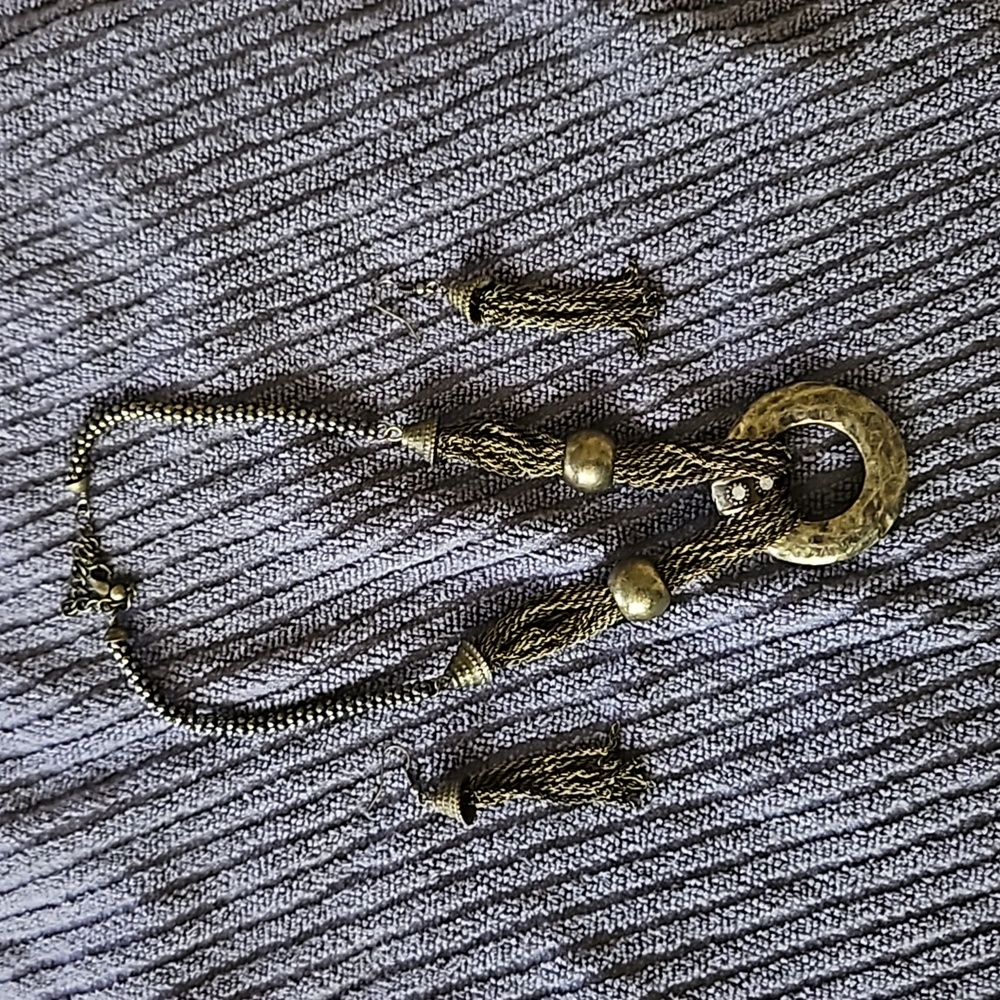 Necklace/earrings